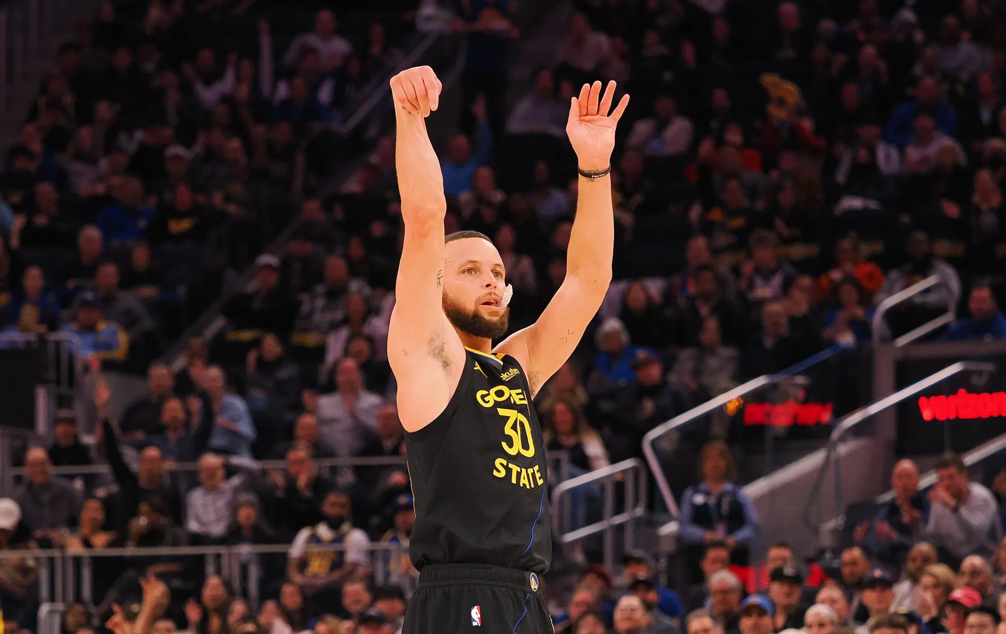 关于库里关键节点突破纪录，切尔西带队取胜！的信息