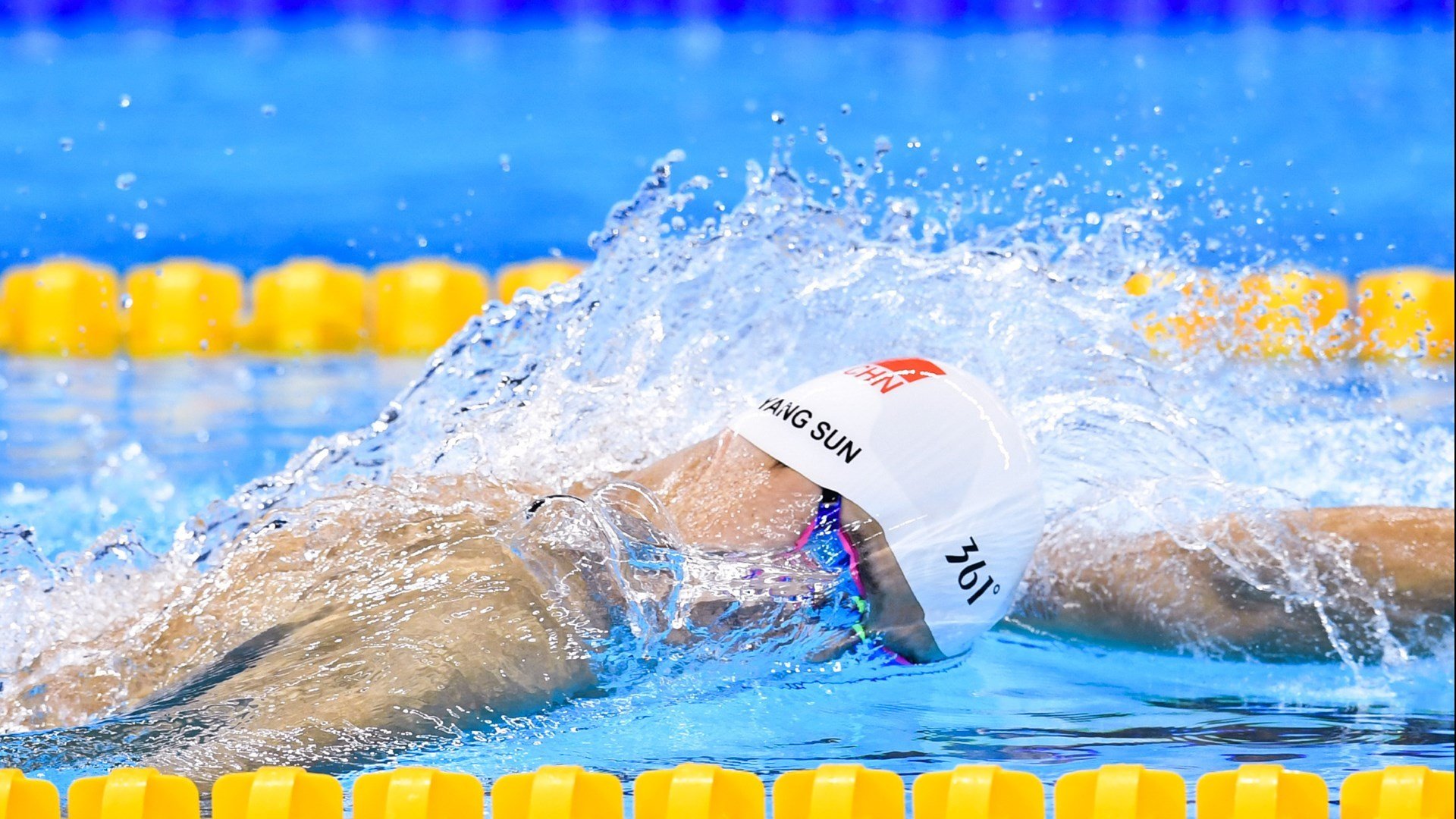 亚运会四强战激情夜！武大靖里突外投，山东泰山横扫广州队